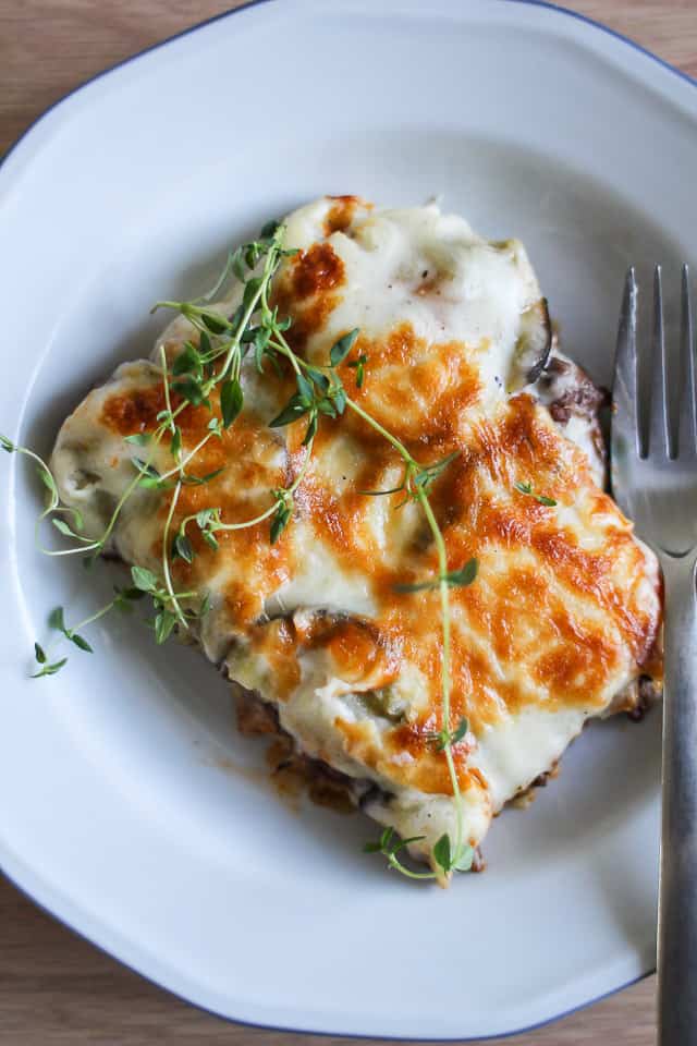 Moussaka med aubergine og kartofler - opskrift - aftensmad 