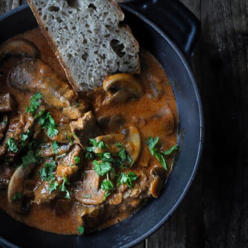 Bøf stroganoff - helt opskrift på nem og lækker Bøf stroganoff