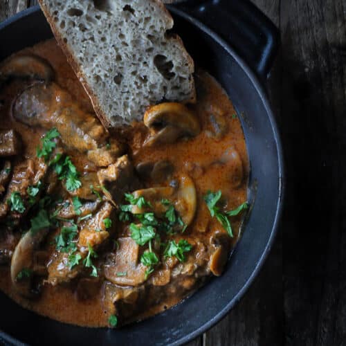 stroganoff helt klassiske opskrift på og lækker Bøf stroganoff