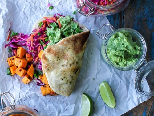 Grove Fladbrod M Kalsalat Sode Kartofler Og Avocado Dip