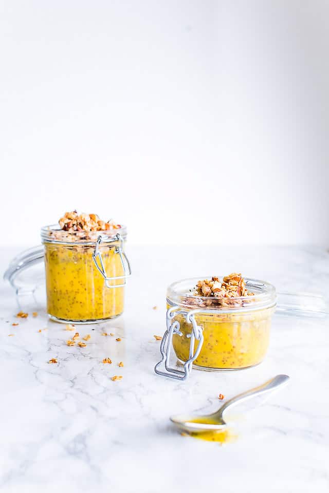 chia grød med mango og kokos - opskrift på sund chiagrød