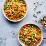 marrokansk gulerodssalat med kikærter, feta og pistchienødder - opskrift på krydret salat
