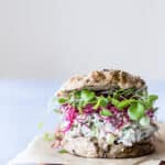 sandiwch-rugboller-med-hoensesalat-opskrift-madpakke
