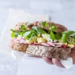 sandwich-med-aeggesalat-hjemmelavet-aeggesalat-opskrift