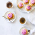 Fastelavnsboller med creme - opskrift på gammeldagsfastelavnsboller