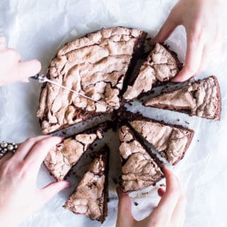 chokoladekage med marengs - opskrift på dessert kage (1)