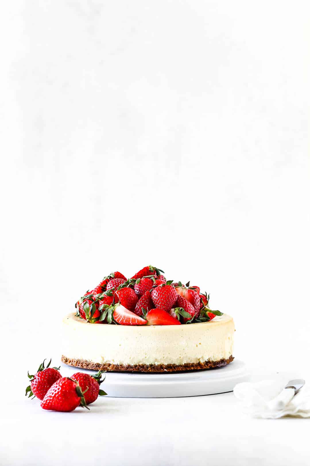 Cheesecake med jordbær - opskrift på nem cheesecake med bær
