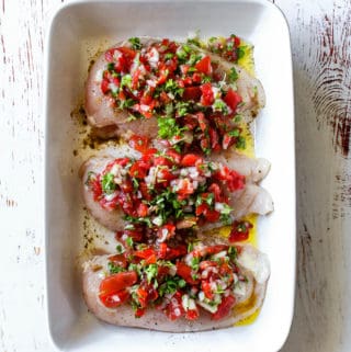 Bagt kylling med hjemmelavet salsa (Pico de Gallo, Salsa Fresca) - mexicansk mad - opskrift med kylling