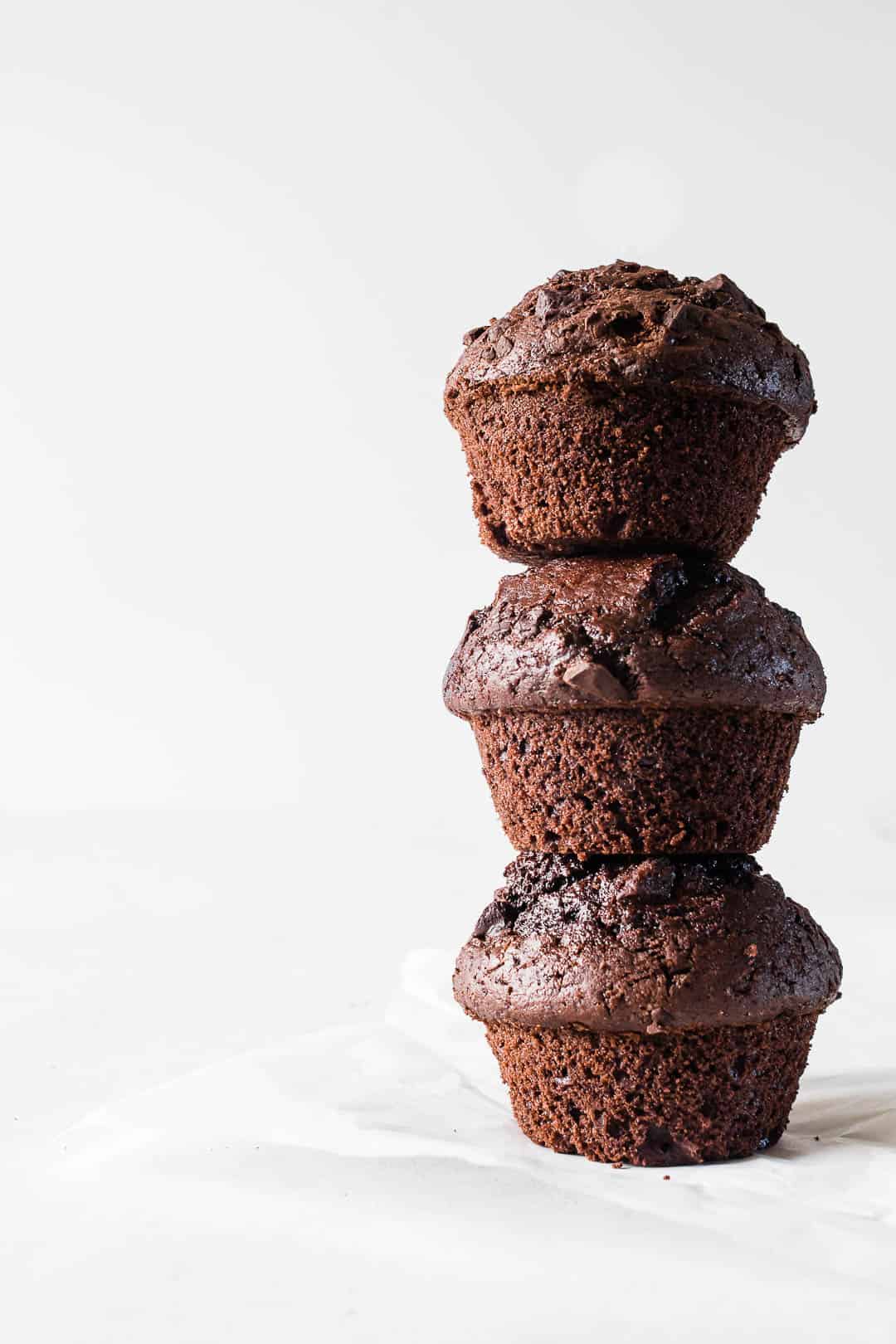 Chokolademuffins opskrift - nemme, svampede chokolade muffins