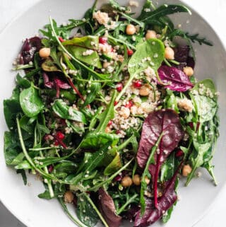 Quinoasalat med kikærter og granatæble - salat med quinoa