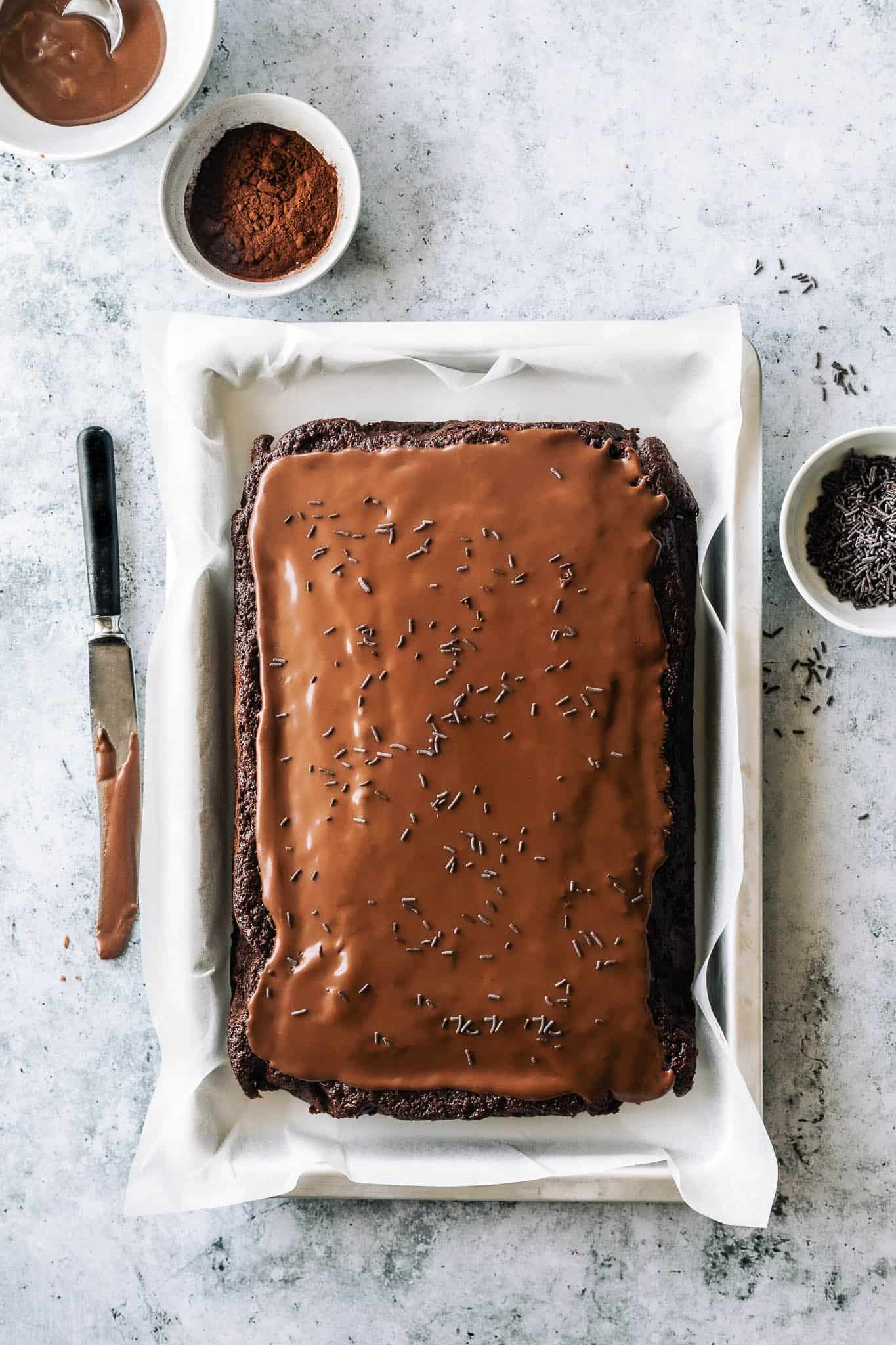 Chokoladekage - opskrift på den bedste chokoladekage med glasur 